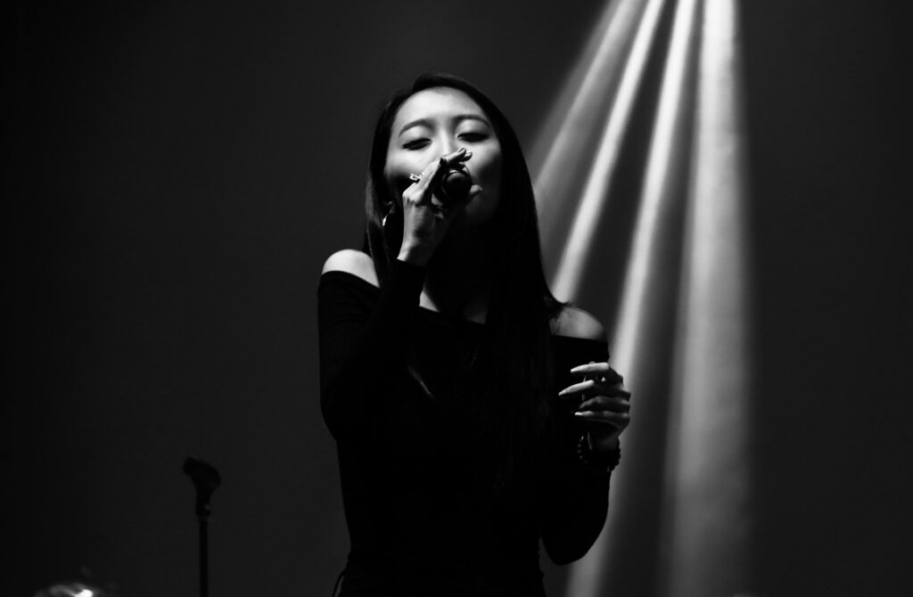 thanh010414 singer 4324639 1920